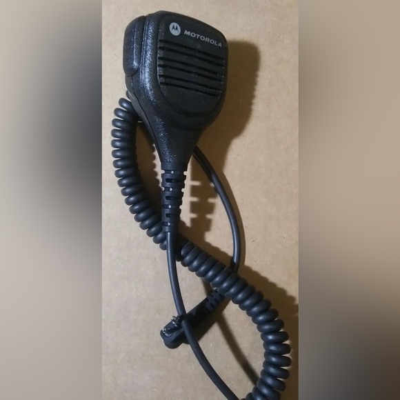 MOTOROLA TWO WAY RADIO MODEL CP200d - Picture 4 of 7